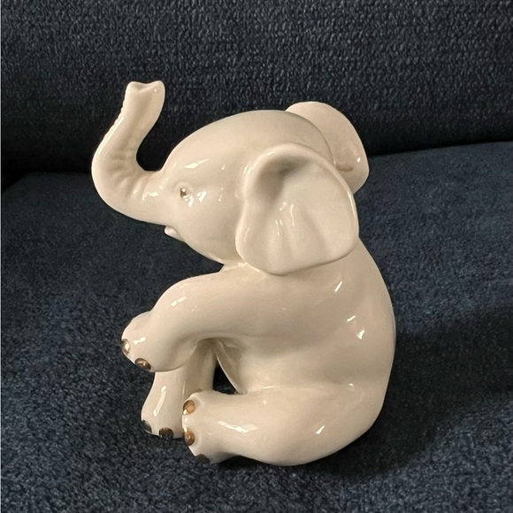 Vintage Lenox -Bone China Baby Miniature Elephant Figurine -Excellent Condition - Picture 4 of 14